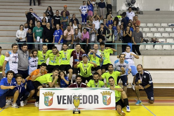 Saavedra Guedes ergueu pela primeira vez a Taça de Honra Masculina de Futsal!